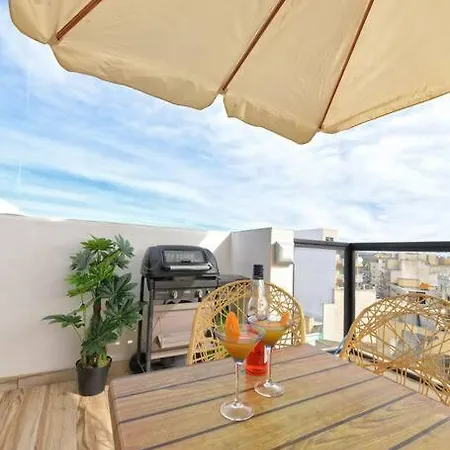 Penthouse In St Paul's Bay. Appartement *